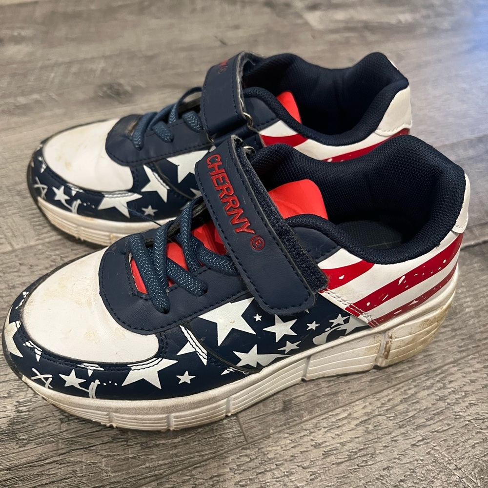 Cherrnyq size 4.5 Red white and Blue